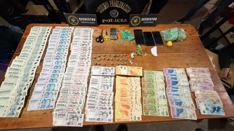 Secuestraron marihuana, cocaína y más de $1 millón de una vivienda
