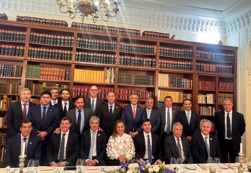 Santilli, Caputo y Quirno participaron del cóctel inaugural de la Argentina Week en París junto a gobernadores