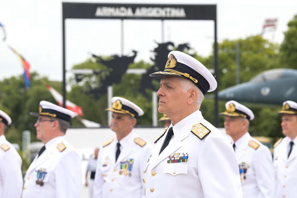 Terremoto en la Armada: investigan un desvío de casi $1.000 millones y podrían destituir a diez militares