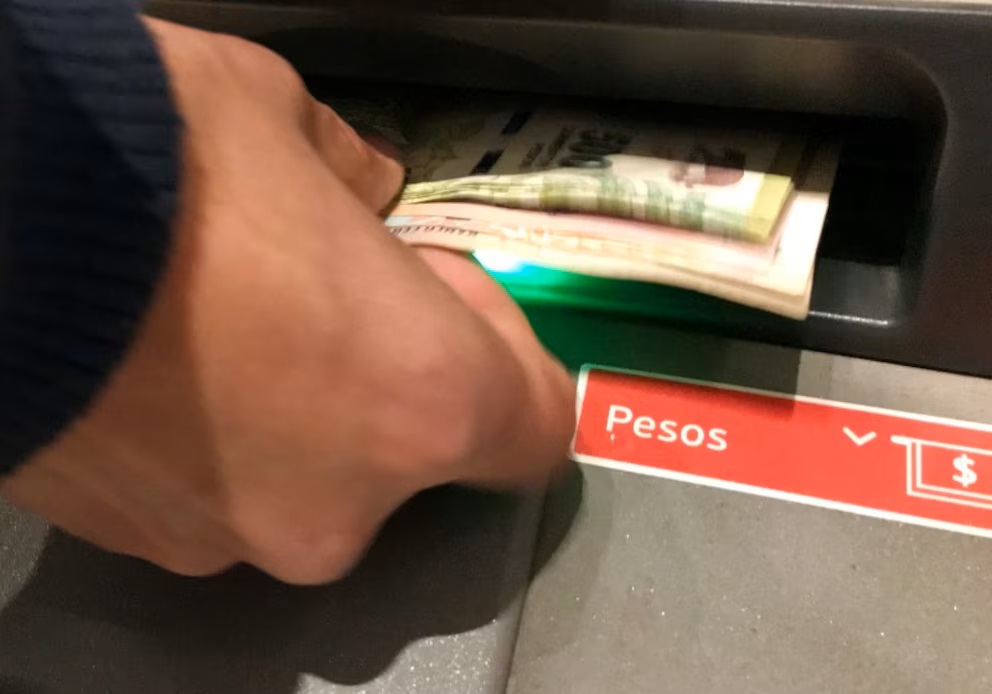 Comienza el pago de sueldos en Chaco: este martes cobran los jubilados y mañana los activos