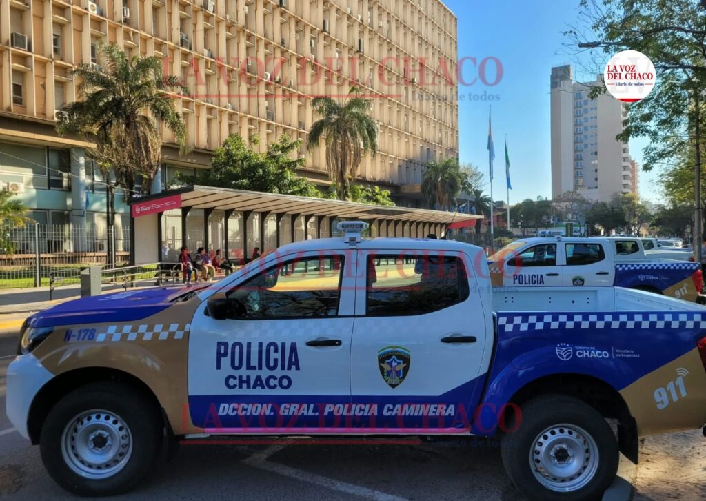MÁS MÓVILES PARA LA POLICÍA: Zdero y Matkovich encabezan la entrega en pleno centro de Resistencia