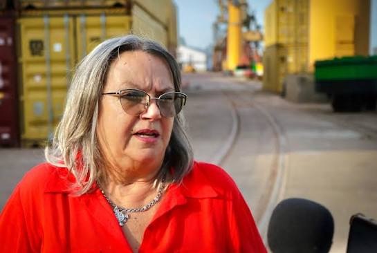 Azula llevó tranquilidad y aseguró que la ciudad está protegida por las defensas