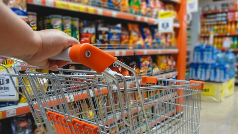 Los supermercados absorben aumentos en un mercado de consumo debilitado