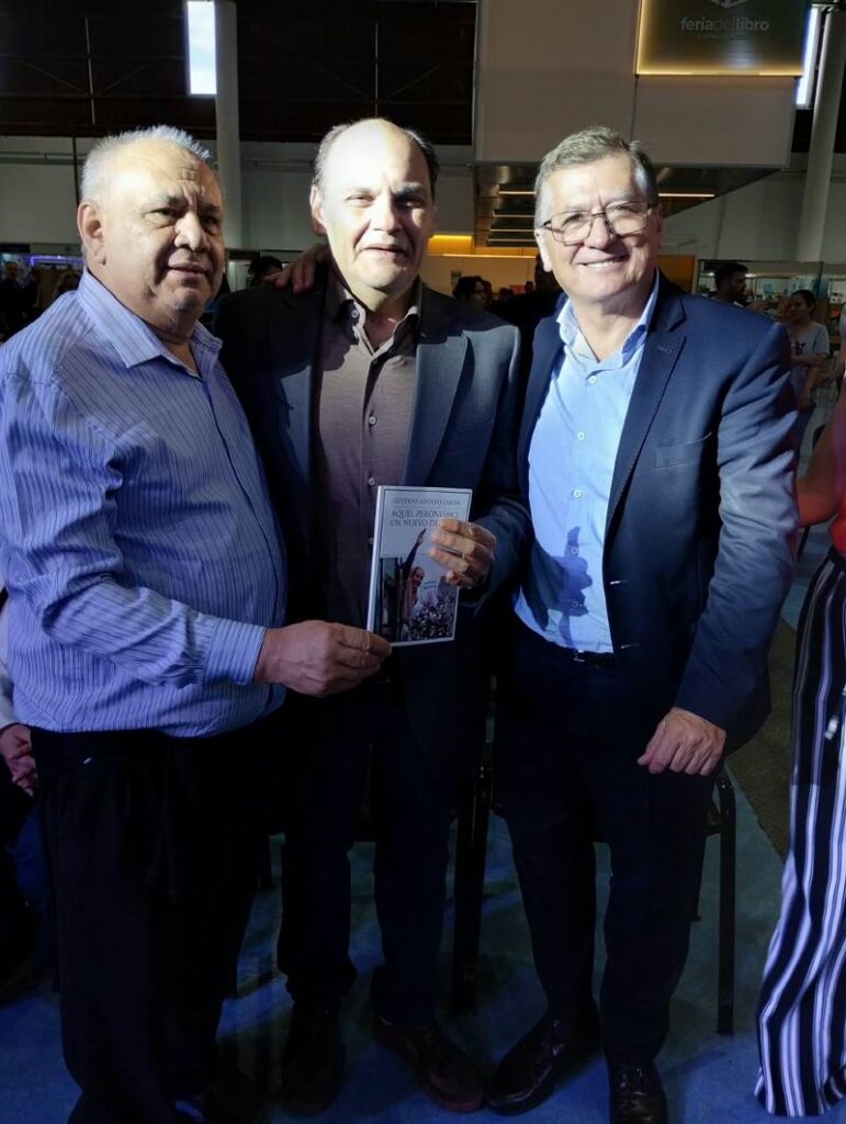 Gustavo Ojeda presentó tres de sus libros en la 18ª Feria del Libro de Catamarca