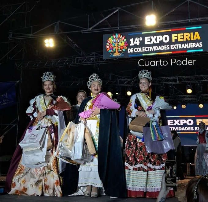 Tiziana Gómez fue coronada como la nueva reina de la Federación de Colectividades