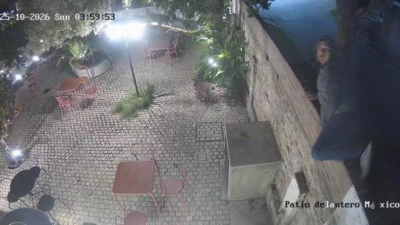 Sin corazón: robó las propinas de los mozos