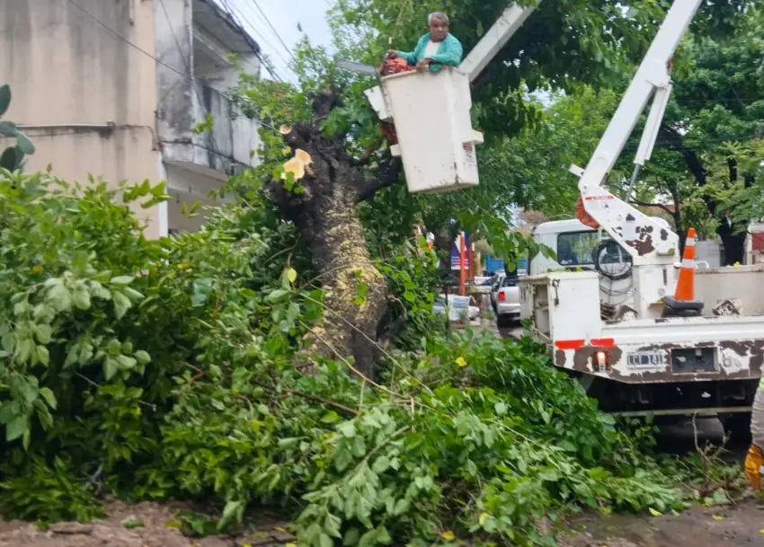 Continúa el alerta meteorológico en Resistencia y el municipio mantiene activas sus cuadrillas