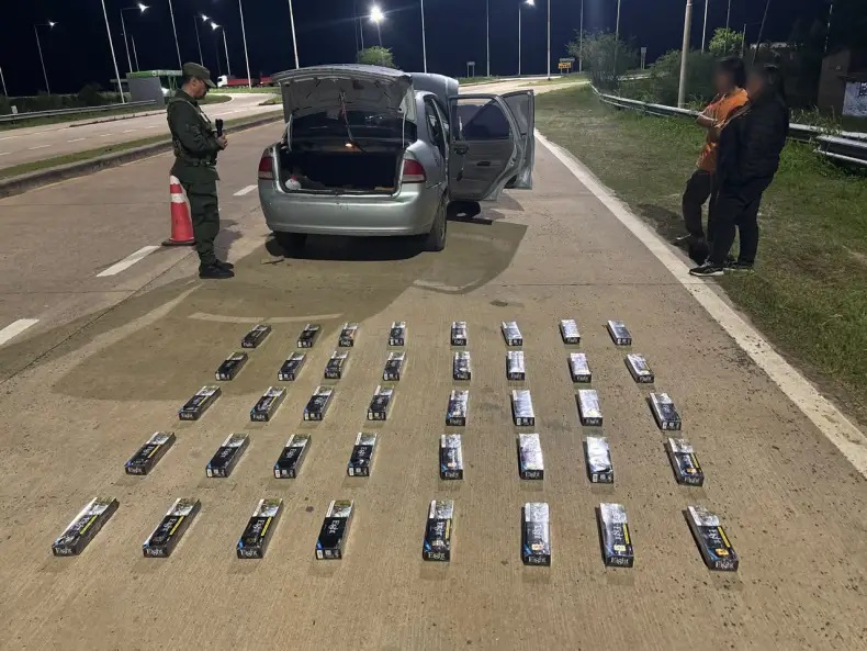 Gendarmería secuestró cigarrillos ilegales que iban ocultos en el paragolpes de un auto