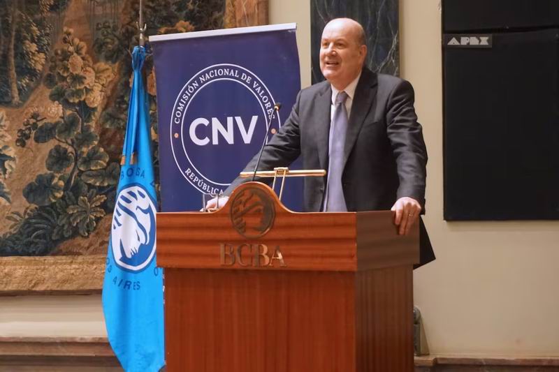 Sturzenegger anticipó cambios para el mercado de capitales