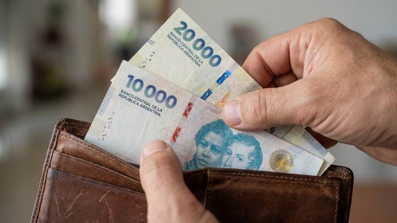 Defensores del Pueblo reclamaron revisar las tarifas por su impacto en los hogares