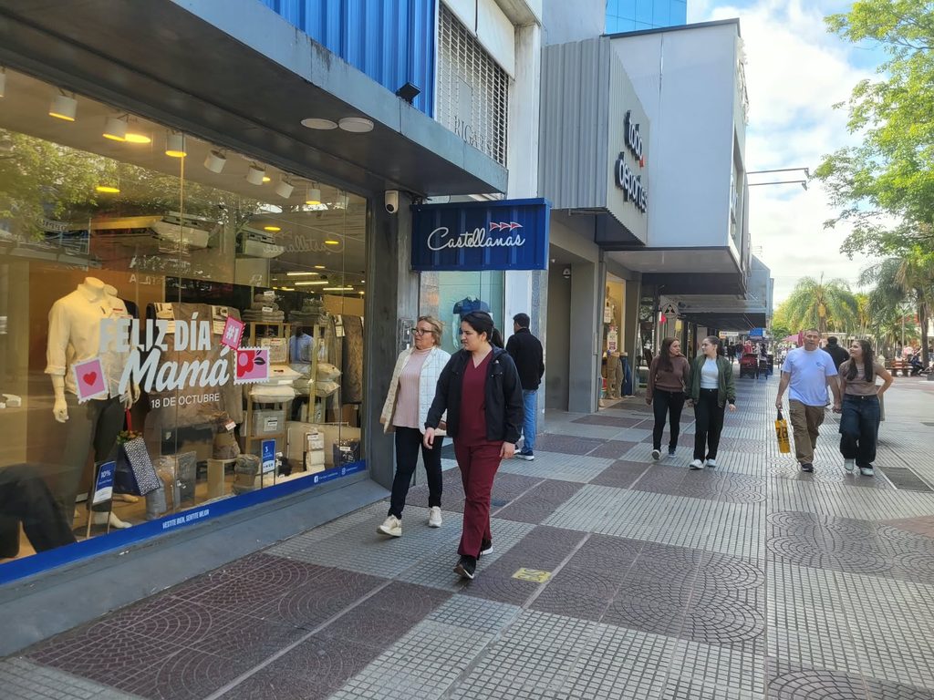 Día de la Madre en Resistencia: movimiento en la peatonal por las compras de último momento