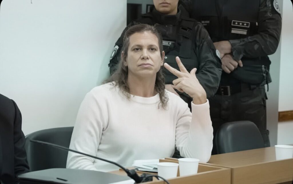 “La Barbi” quiso escapar de prisión: rompió los barrotes y escondió todo detrás de un cartón