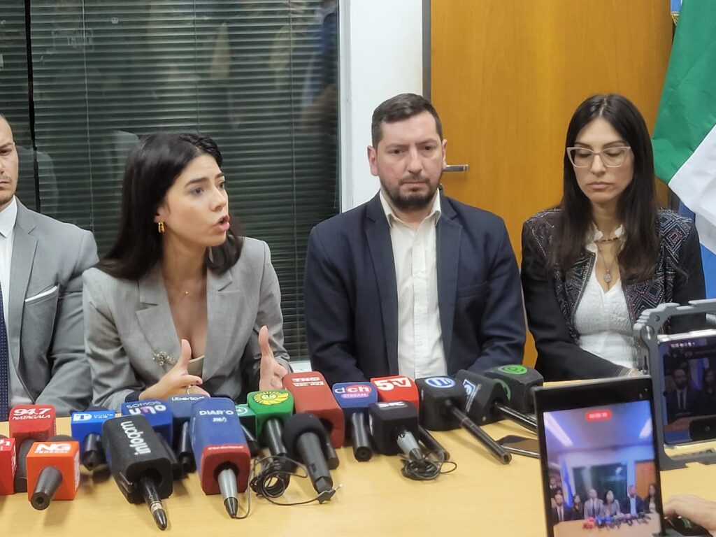 Caso Kumiega: la Fiscalía denunció un presunto esquema de engaños para operar a mujeres y le imputó estafa y lesiones graves