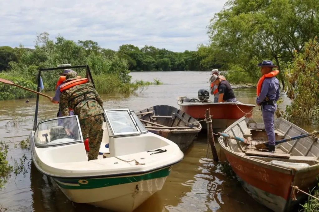 Emergencia hídrica en Chaco: la Policía intensifica el rescate de animales y la asistencia a familias inundadas