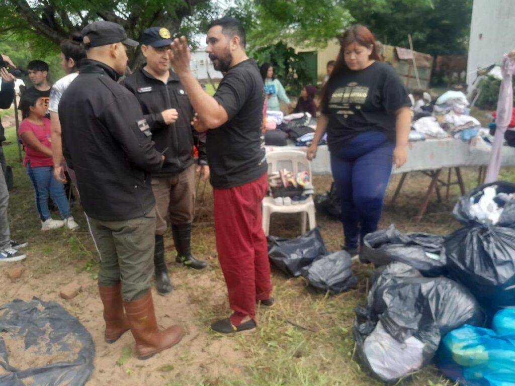 Lázaro Caballero llegó a Puerto Vilelas con donaciones para las familias afectadas por las inundaciones