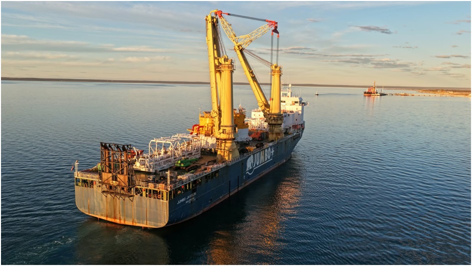 Las monoboyas para Vaca Muerta Oil Sur llegaron a Río Negro desde Emiratos Árabes Unidos
